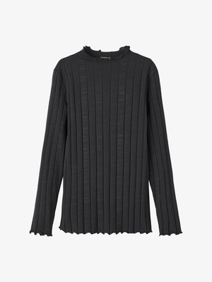 Crna majica dugih rukava s vertikalnom rebrastom teksturom, okruglim izrezom sa naborkom i valovitim rubom. Izrađena od mekane, rastezljive tkanine.