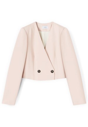 Blazer entallado corto de color rosa pálido con mangas largas, escote en V y dos botones negros en la parte delantera.