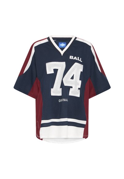 Maillot de sport bleu marine et bordeaux avec le numéro 74 en blanc, le texte "BALL" sur la poitrine, des rayures blanches près du bas et des manches courtes.