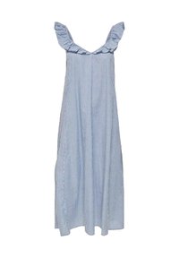 Pruhované modré šaty s volánovými ramínky, splývavou látkou a volnějším střihem, vyrobené z lehkého materiálu vhodného pro teplé počasí.