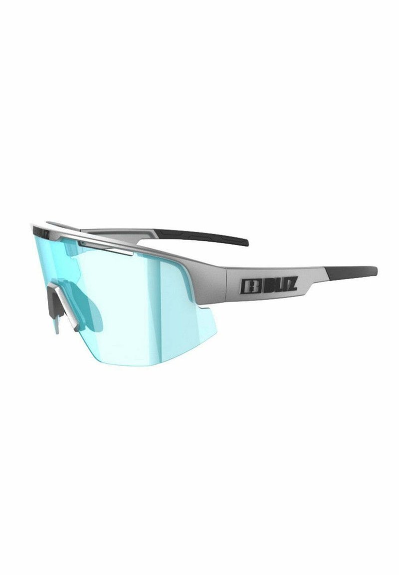 Occhiali da sole sportivi grigio e neri con una grande lente blu a tinta unita e il logo "Bliz" sulla parte della montatura.