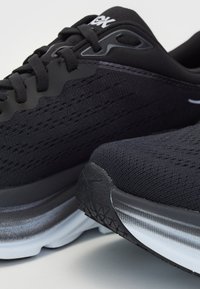 HOKA BONDI 8 - Tekaški copati za cesto - black/white