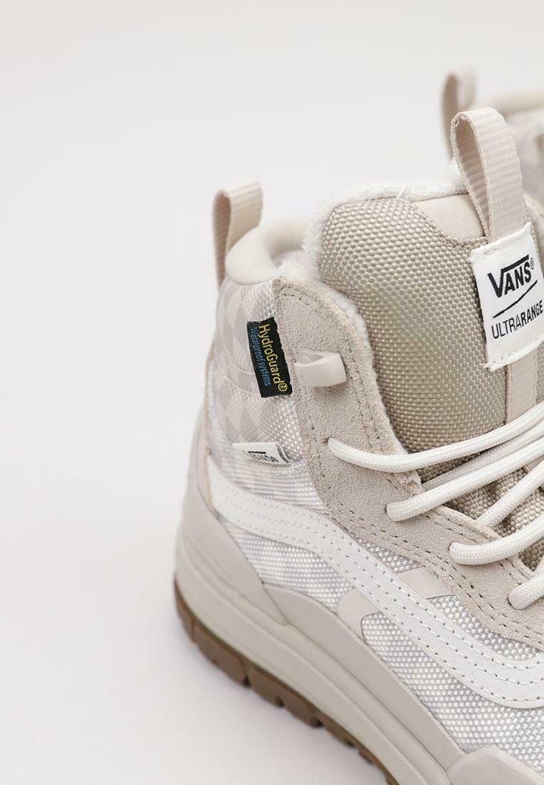 Hoge sneakers gemaakt van lichtbeige materialen, met een gepatterneerde textuur, witte accenten en een 'HydroGuard'-label. Rubberen zool.