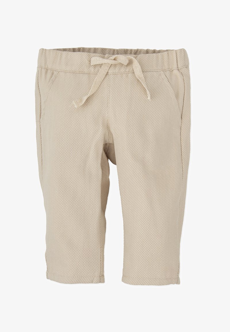 Pantalones cortos texturizados beige con cintura elástica y cordón, que cuentan con dos bolsillos laterales y un corte a la altura de la rodilla.