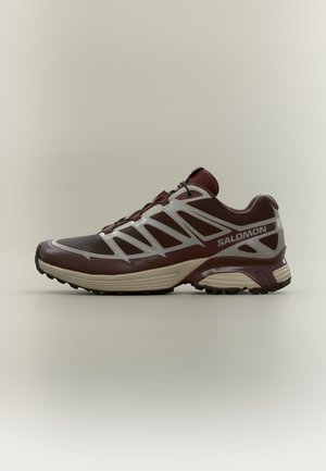 Salomon Sportstyle, XT-PATHWAY 2 UNISEX - Маратонки - bitter chocolate/ftw silver/oxford tan