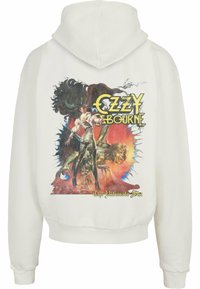 Witte hoodie met een kleurrijk grafisch ontwerp van een personage met zwart haar, voorzien van de titel "OZZY OSBOURNE" en "The Ultimate Sin."