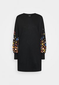 Robe sweat noire à manches longues avec broderie florale colorée sur les manches, col rond et coupe décontractée.