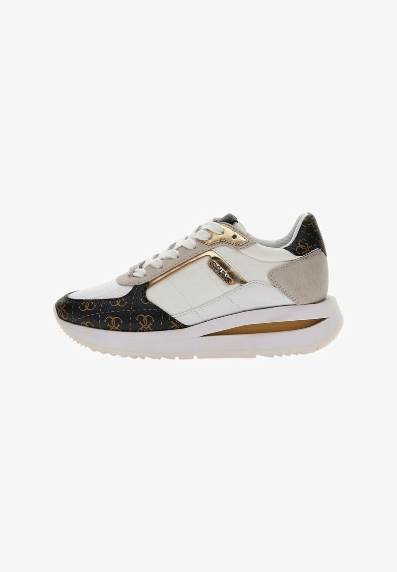 Sneaker bianco e nero con accenti dorati, tessuto testurizzato e motivo con logo. Presenta un colletto imbottito, chiusura con lacci e suola in gomma.