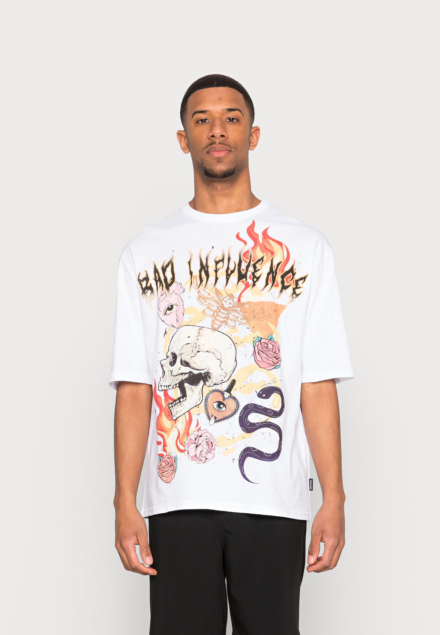 YOURTURN SKULL FLAME GRAPHIC T-SHIRT 