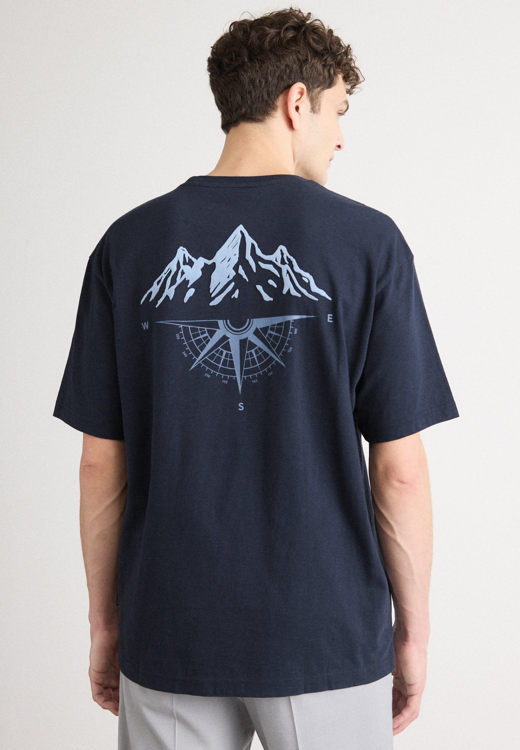 T-shirt Homme Hugo Boss Bleu Imprimé Graphique Maillons Taille M Coton