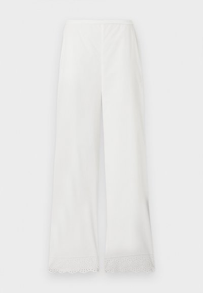 Λευκό παντελόνι φαρδιάς γραμμής με δαντέλα με μάτι στο τελείωμα, ελαστική μέση και λεπτό ύφασμα.