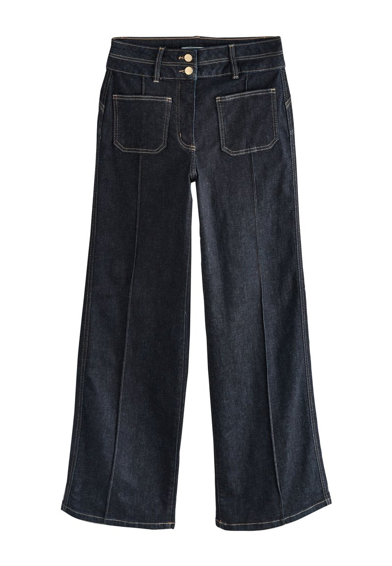Jean en denim foncé à jambe large avec deux poches avant, fermeture à double bouton, et détail de couture contrastante. Texture lisse, design épuré.