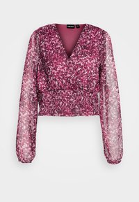 Hedvábná blůza s květinovým vzorem v odstínech růžové, s výstřihem do V, elastickým pasem a dlouhými průsvitnými rukávy. Značka: PIECES.