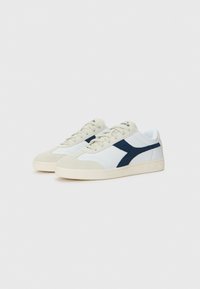Diadora KICK - Trainers - white