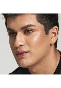 NYX Professional Makeup MATTE BODY BRONZER - Bronzer - 04 dark tan