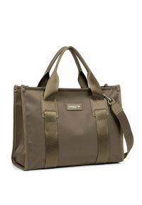 Sac fourre-tout vert olive en tissu durable, avec des poignées supérieures doubles, une sangle détachable et un patch logo texturé à l'avant.