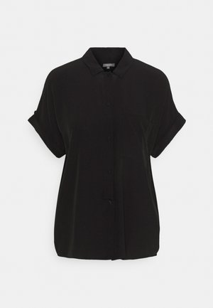 Chemise noire à manches courtes avec col et une seule poche poitrine, affichée sur un fond blanc uni.