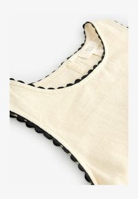 Sélectionné, cream ecru black