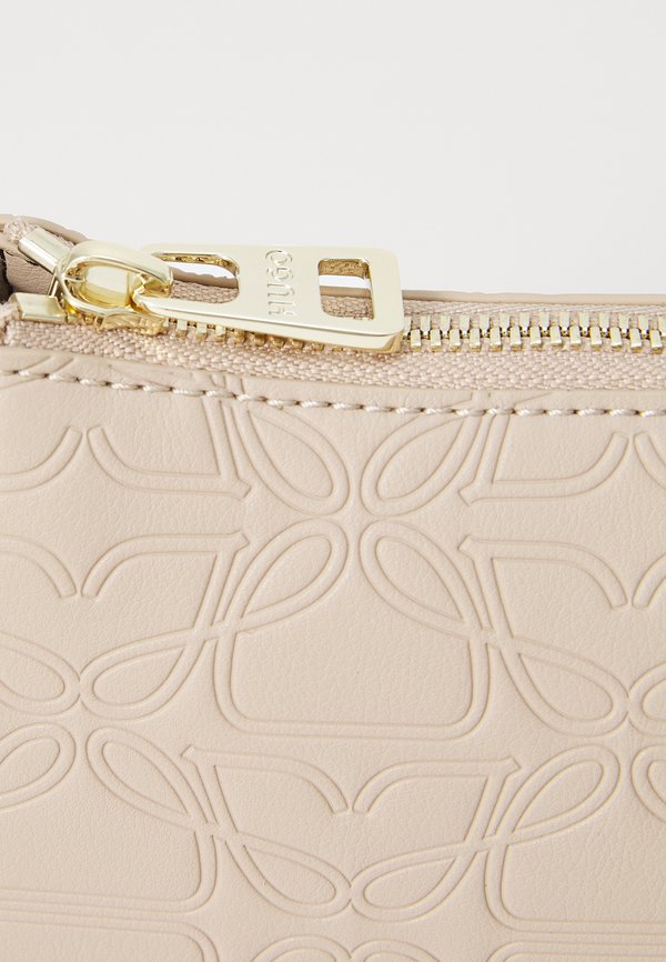 CHRIS 2.0 - Handbag3