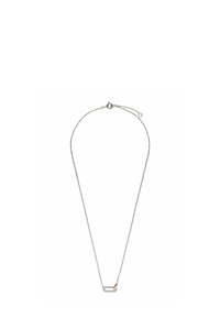 Zilveren ketting met een verfijnd ontwerp, met een kleine gouden accenten en een open geometrisch hanger in het midden.