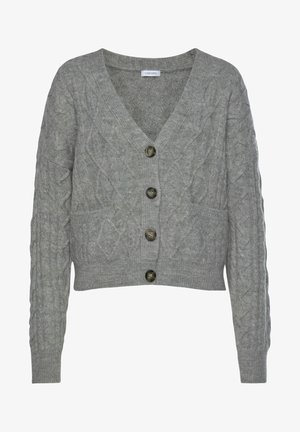 Grauer Strickcardigan mit V-Ausschnitt, langen Ärmeln, fallenden Schulternähten und fünf Knöpfen vorne. Durchgehend mit einem Zopfmuster.