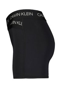 Boxer noir avec une ceinture élastique douce portant le logo "CALVIN KLEIN", fabriqué en tissu lisse et extensible pour plus de confort.