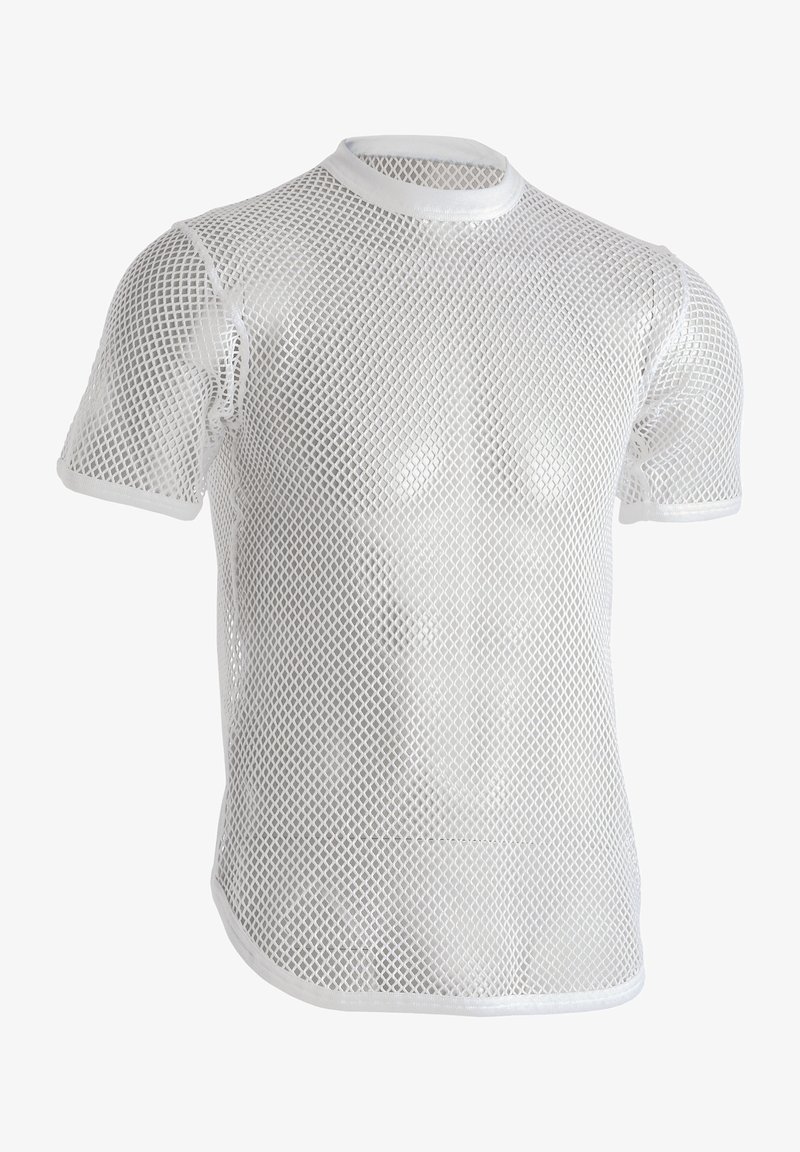 Hvit mesh t-skjorte med korte ermer, som har en diamantmønstret design og rund halslinning. Lett og pustende materiale.