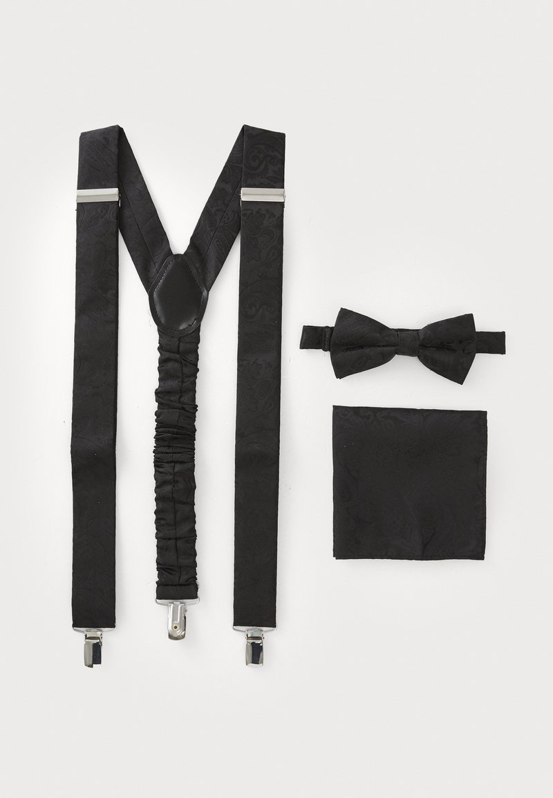 Schwarze Hosenträger mit einem strukturierten Muster, silberne Clips, eine passende Fliege und ein Einstecktuch. Alle Teile verfügen über ein elegantes Stoffdesign.