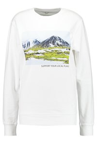 Biała bluza z długim rękawem, z nadrukiem krajobrazu górskiego i napisem "Wspieraj swoją lokalną planetę" poniżej wzoru.
