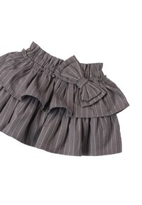 Gonna a righe grigia con un design a strati, strati arricciati e un dettaglio a fiocco in vita. Realizzata in tessuto texturizzato.