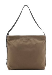 Bolso de hombro de nylon marrón con una correa negra, que presenta una textura suave y un diseño minimalista, adecuado para el uso diario.