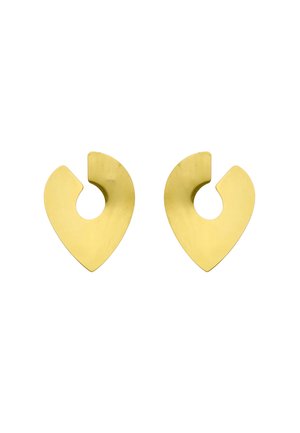 Para złotych, nowoczesnych geometrycznych kolczyków z sercowatym wzorem i centralnym okrągłym wycięciem.