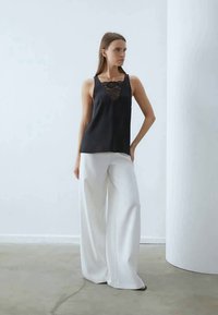 Anna Field Top - black