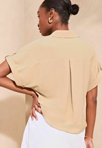 Lipsy SHORT SLEEVE UTILITY  - Camicia - camel
