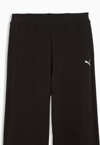 Pantaloni de trening negri cu talie elastică, buzunare laterale și un mic logo Puma alb pe coapsa dreaptă.