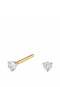 Złote i srebrne kolczyki wkręty z okrągłym, przezroczystym kamieniem szlachetnym, z trzema uchwytami i złotym słupkiem dla bezpiecznego mocowania.
