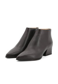 Stivaletti in pelle marrone, con punta appuntita, tacco medio e texture liscia. Presentano una cerniera sul retro per indossarli facilmente.