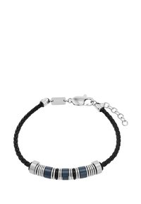 Pulsera de cuero trenzado negro con acentos metálicos en plata y azul, equipada con un cierre y una cadena ajustable. El centro tiene anillos alternos.