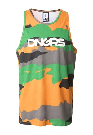 Débardeur camouflage vert, orange et gris avec un col arrondi et un logo blanc "DNGRS" bien visible sur le devant. Matière en coton doux.