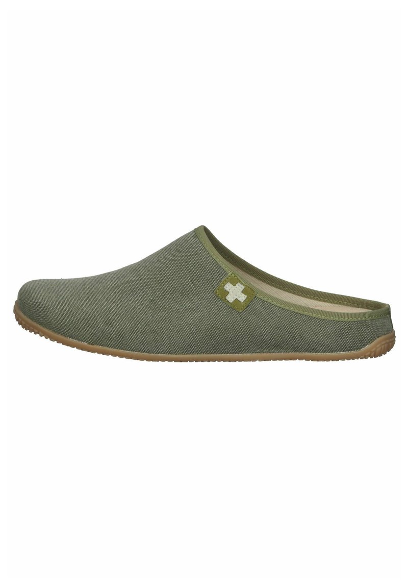 Scarpa slip-on verde in tessuto con tomaia in tela testurizzata, punta rotonda e suola in gomma marrone chiaro. Presenta un piccolo logo con una croce bianca sul lato.