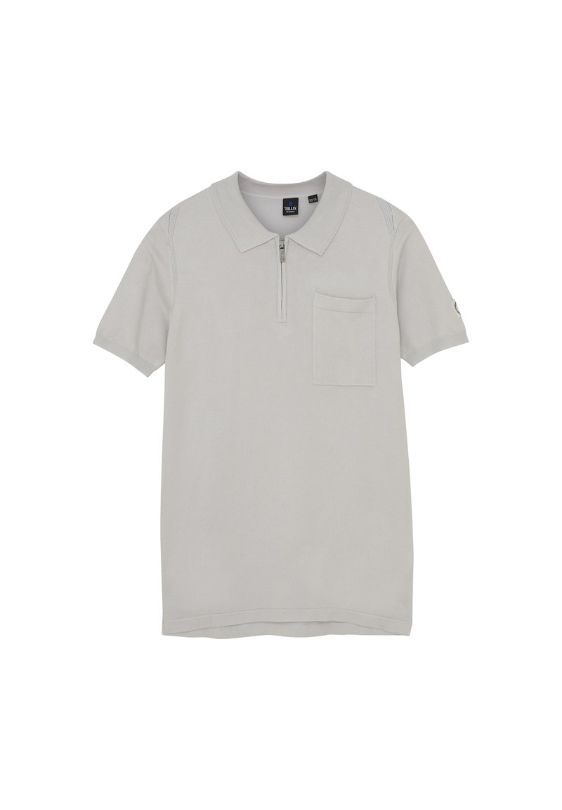 Grå polo T-shirt med korte ærmer, halvdelt lynlås foran, krave og lomme på venstre bryst. Struktureret stof med en glat overflade.