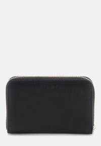Portefeuille en cuir noir avec une surface texturée, fermeture à glissière tout autour et fermeture éclair en ton or. Forme rectangulaire, design compact pour le rangement.