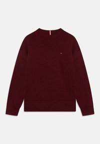 Maglione bordeaux realizzato in materiale knit, con collo rotondo, maniche lunghe e un piccolo logo sul petto. Polsini e orlo a costine.