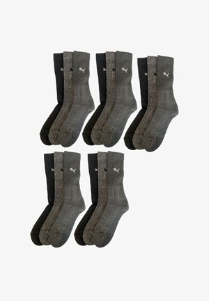 Fünf Sätze mit jeweils drei Puma Crew-Socken in Schwarz, Dunkelgrau und Meliertgrau, in zwei Reihen auf einem weißen Hintergrund angeordnet.