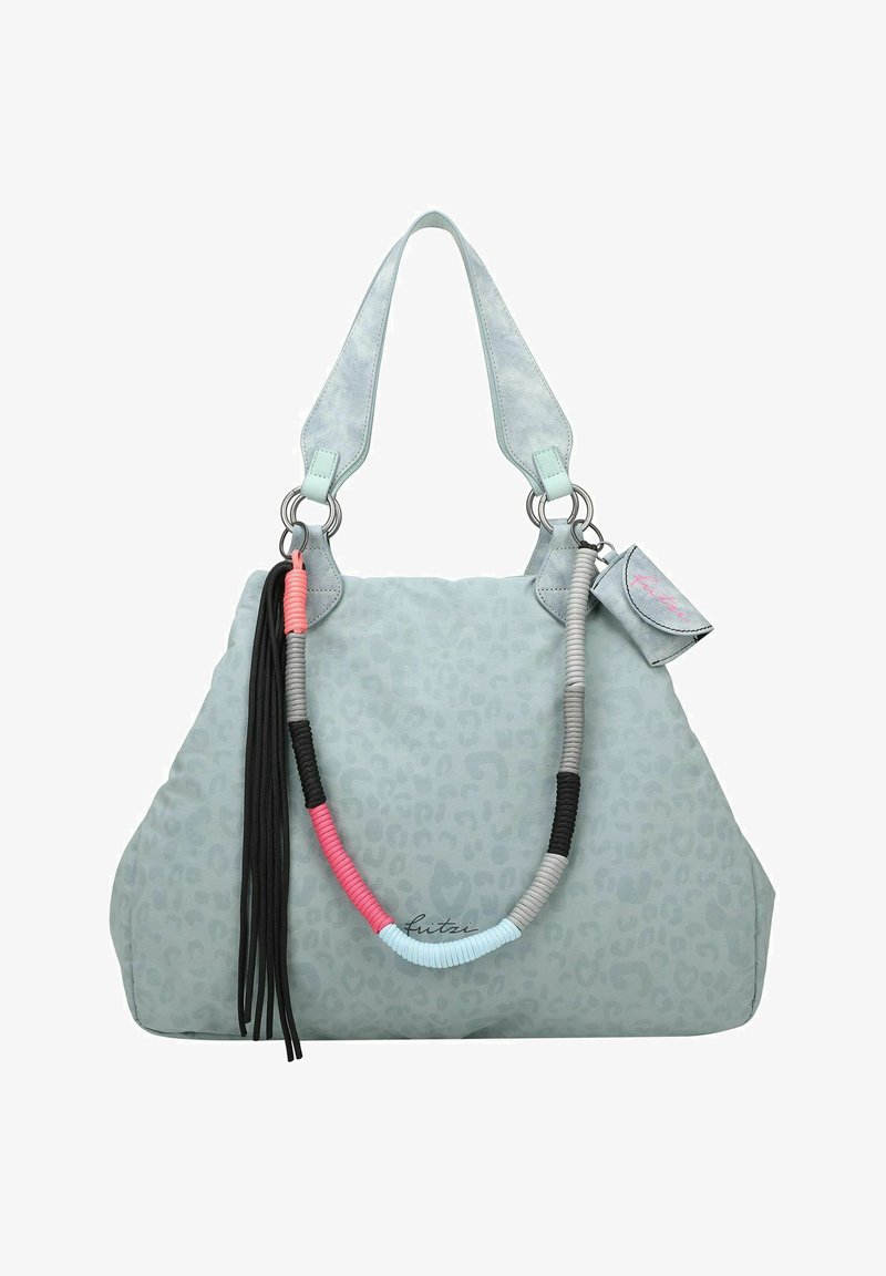 Sac à main bleu clair avec un motif léopard. Il dispose d'une anse tressée de plusieurs couleurs et d'une petite poche attachée avec un logo.