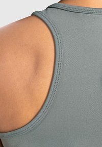 Smilodox MEGGY RACERBACK TOP - Top - grün