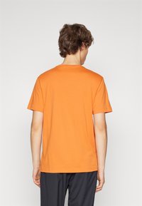 GANT SHIELD - T-Shirt basic - pumpkin orange