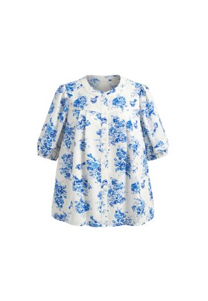 Witte blouse met blauwe bloemenprint, ronde hals, knoopsluiting aan de voorkant en ballonmouwen tot op de elleboog.