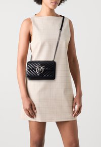 Pinko - LOVE ONE MINI  - Cross body bag - nero/old silver Thumbnail Image 1