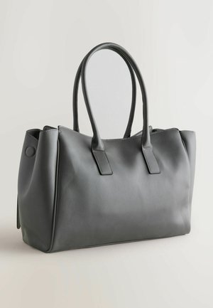 Borsa in pelle grigia con doppi manici, forma rettangolare, texture liscia e design minimalista. Presenta pannelli laterali piatti e cuciture sottili.